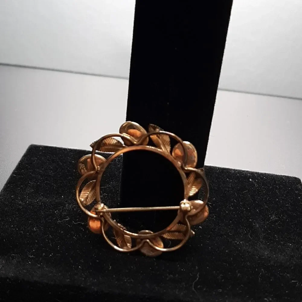 Vintage Von Dell  12 karat  gold fillled brooch with 6 scarab stones